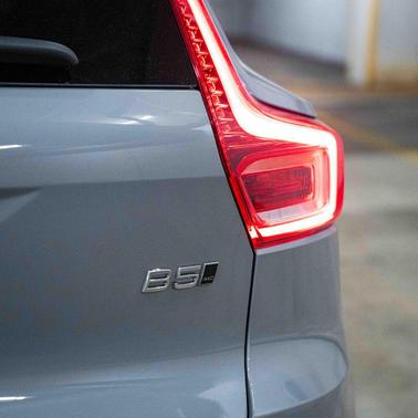 2026 Volvo XC40 Core, B5 AWD Gas (mild hybrid), Dark