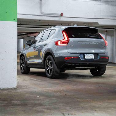2026 Volvo XC40 Core, B5 AWD Gas (mild hybrid), Dark