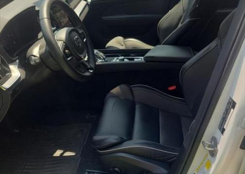 2024 Volvo S60 B5 Plus Black Edition