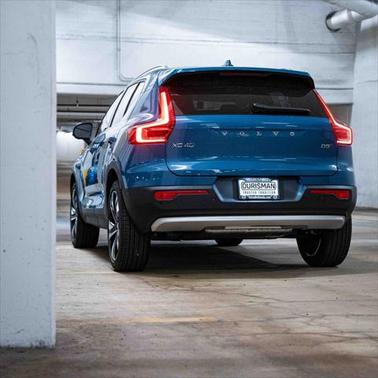 2025 Volvo XC40 B5 Ultra Bright Theme