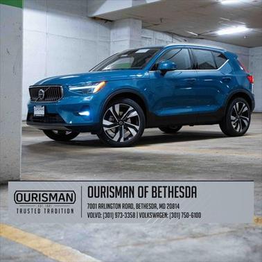 2025 Volvo XC40 B5 Ultra Bright Theme