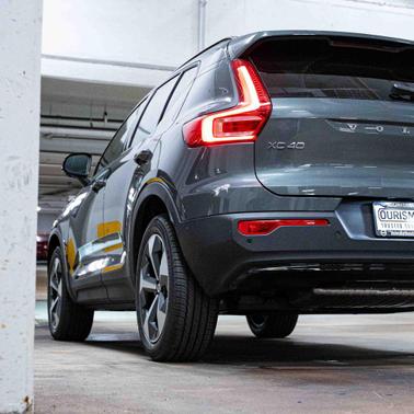 2026 Volvo XC40 Plus, B5 AWD Gas (mild hybrid), Dark