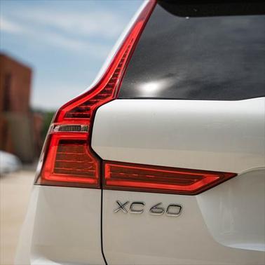 2023 Volvo XC60 Recharge Plug-In Hybrid T8 Plus Dark Theme