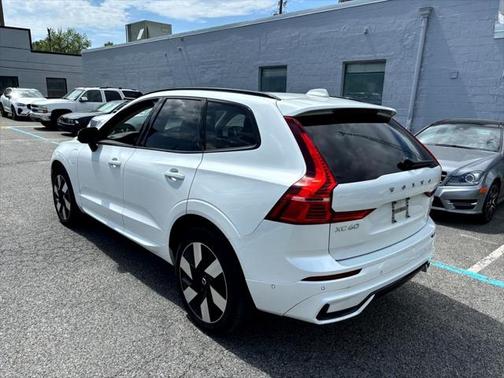2023 Volvo XC60 Recharge Plug-In Hybrid T8 Plus Dark Theme