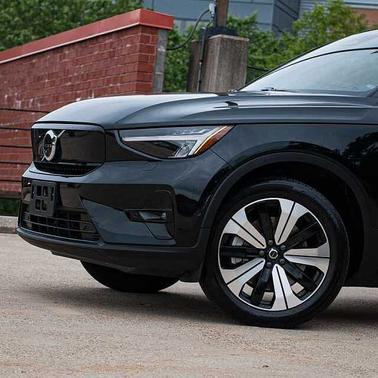 Onyx Black 2023 Volvo XC40 Plus