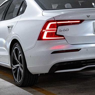2024 Volvo S60 B5 Plus Dark Theme