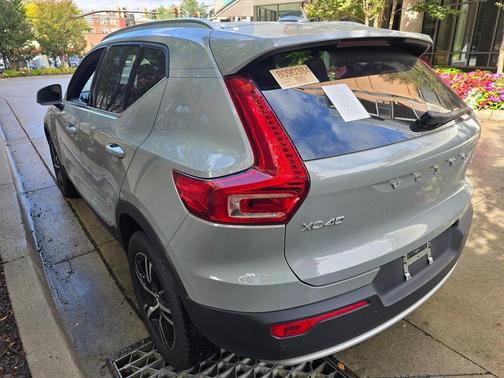 2025 Volvo XC40 B5 Core Bright Theme