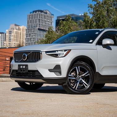 2025 Volvo XC40 B5 Core Bright Theme