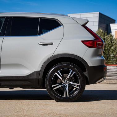 2025 Volvo XC40 B5 Core Bright Theme