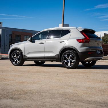 2025 Volvo XC40 B5 Core Bright Theme