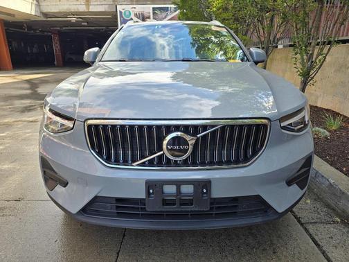 2025 Volvo XC40 B5 Core Bright Theme