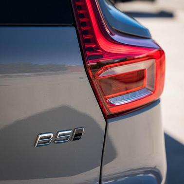 2025 Volvo XC40 B5 Core Bright Theme