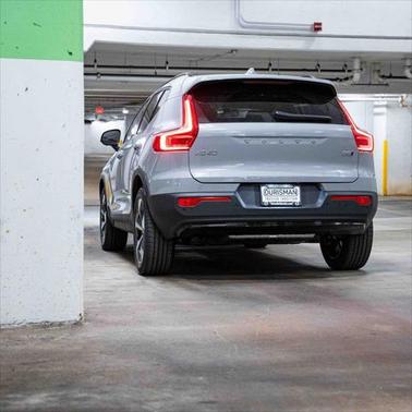 2025 Volvo XC40 B5 Plus Dark Theme