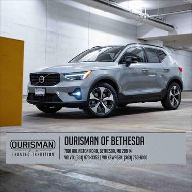 2025 Volvo XC40 B5 Plus Dark Theme
