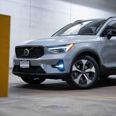 2025 Volvo XC40 B5 Plus Dark Theme