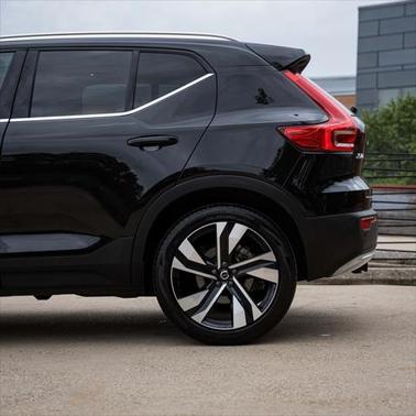 2024 Volvo XC40 B5 Plus Bright Theme