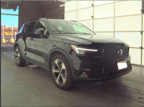 2025 Volvo XC40 B5 Plus Dark Theme