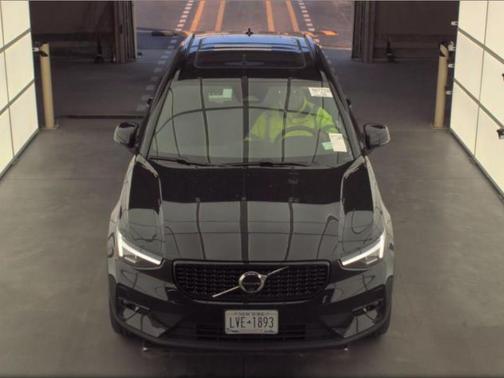 2025 Volvo XC40 B5 Plus Dark Theme
