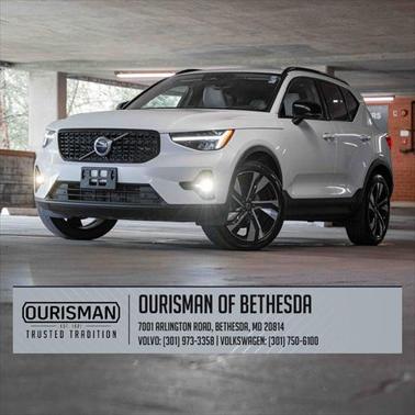 2023 Volvo XC40 B5 Plus Dark Theme