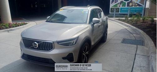 2025 Volvo XC40 B5 Core Bright Theme