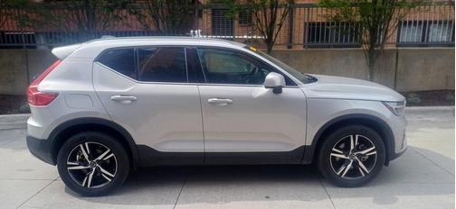 2025 Volvo XC40 B5 Core Bright Theme