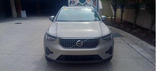 2025 Volvo XC40 B5 Core Bright Theme