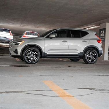 2025 Volvo XC40 B5 Core Bright Theme