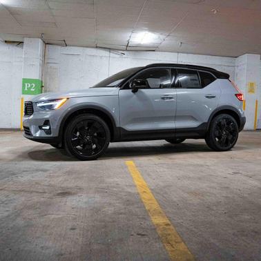 2026 Volvo XC40 B5 Ultra Black Edition