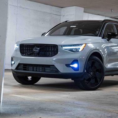 2026 Volvo XC40 B5 Ultra Black Edition