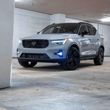 2026 Volvo XC40 B5 Ultra Black Edition