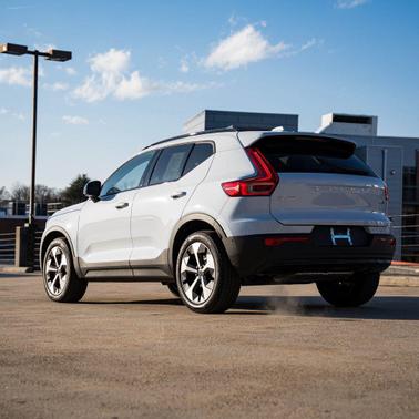 2026 Volvo XC40 Plus, B5 AWD Gas (mild hybrid), Dark