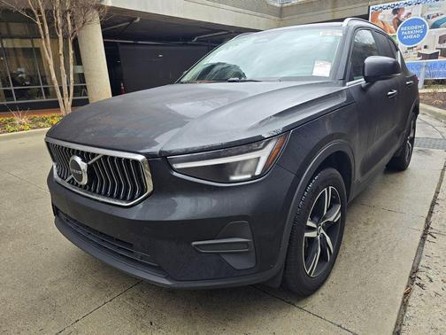 2025 Volvo XC40 B5 Core Bright Theme