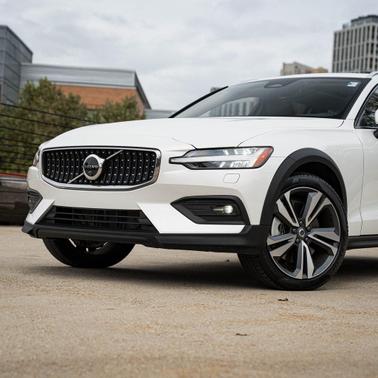 2025 Volvo V60 Cross Country B5 Plus