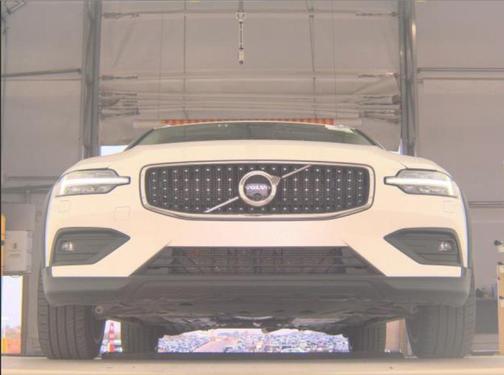 2025 Volvo V60 Cross Country B5 Plus