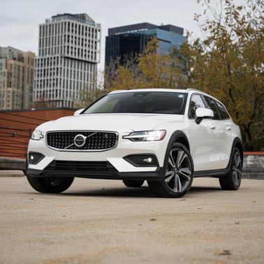 2025 Volvo V60 Cross Country B5 Plus