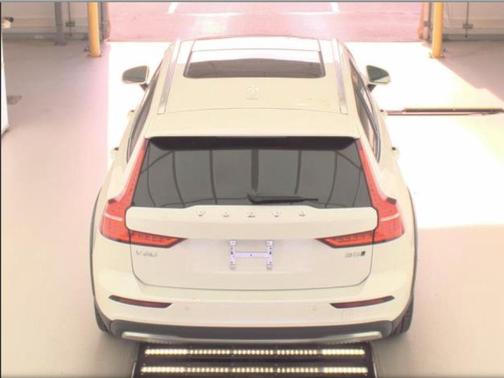 2025 Volvo V60 Cross Country B5 Plus