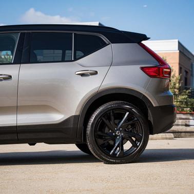 2022 Volvo XC40 T5 R-Design