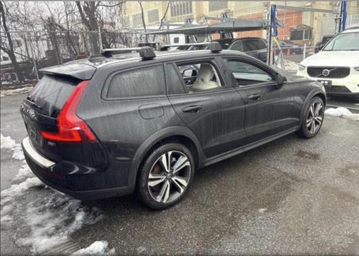 2023 Volvo V60 Cross Country B5 Plus