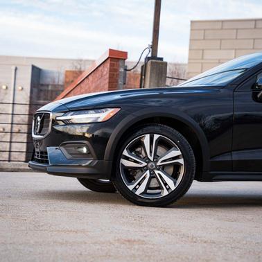 2023 Volvo V60 Cross Country B5 Plus