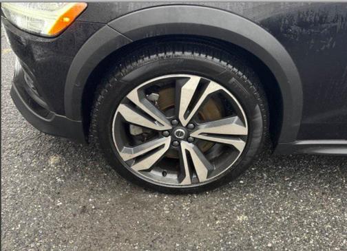 2023 Volvo V60 Cross Country B5 Plus