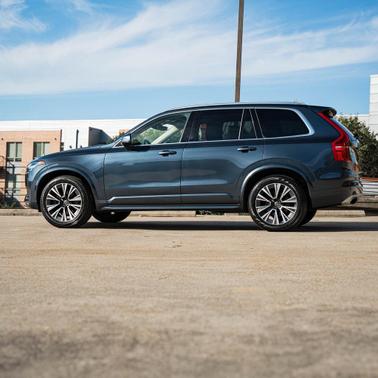 2021 Volvo XC90 T6 Momentum