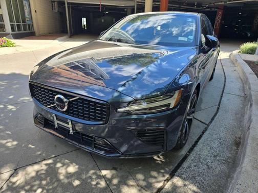 2023 Volvo S60 Recharge Plug-In Hybrid T8 Plus Dark Theme