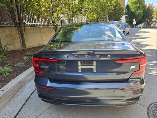 2023 Volvo S60 Recharge Plug-In Hybrid T8 Plus Dark Theme