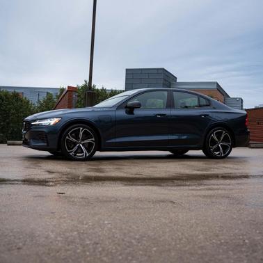 2023 Volvo S60 Recharge Plug-In Hybrid T8 Plus Dark Theme