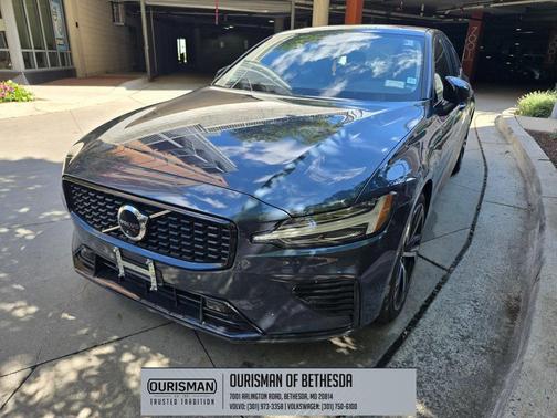 2023 Volvo S60 Recharge Plug-In Hybrid T8 Plus Dark Theme