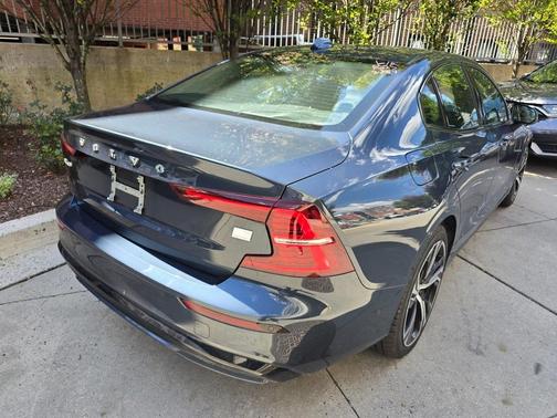2023 Volvo S60 Recharge Plug-In Hybrid T8 Plus Dark Theme