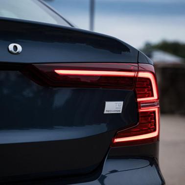 2023 Volvo S60 Recharge Plug-In Hybrid T8 Plus Dark Theme