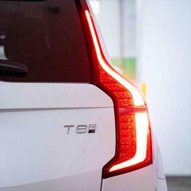 2025 Volvo XC90 Plug-In Hybrid T8 Core 7-Seater