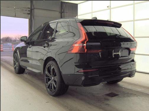 2024 Volvo XC60 Recharge Plug-In Hybrid T8 Ultimate Black Edition