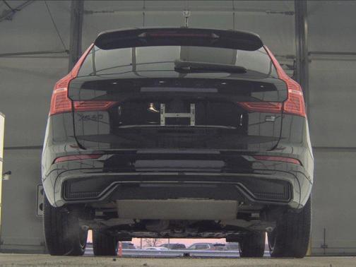 2024 Volvo XC60 Recharge Plug-In Hybrid T8 Ultimate Black Edition